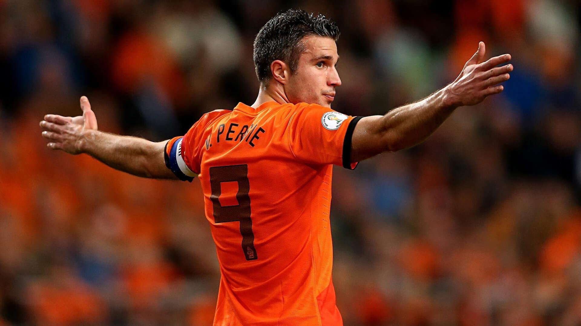 球迷在赛场外举行多国美食节，点燃激情共享盛宴